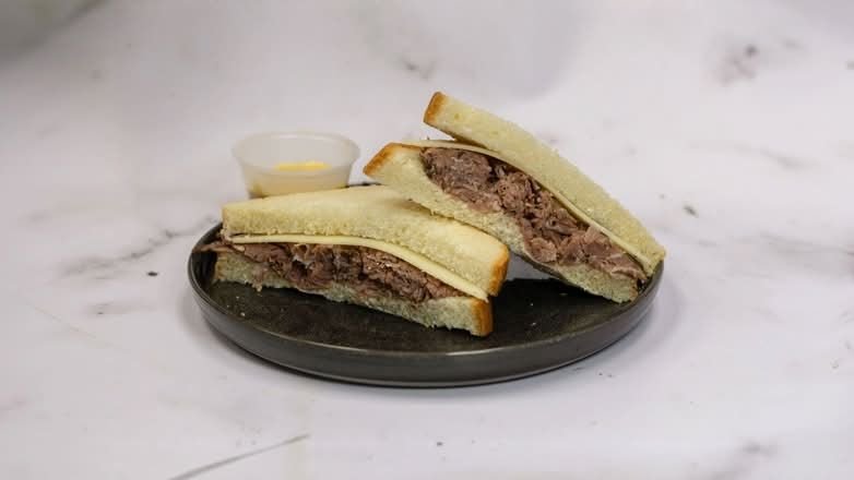 Avc Gourmet Roast Beef and Swiss Sandwich