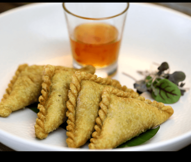Vegetarian curry puffs