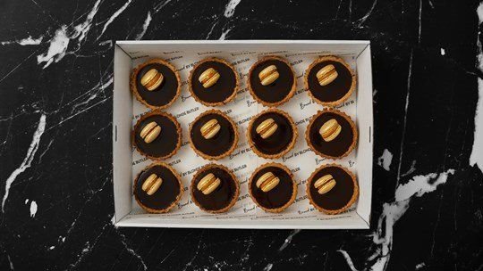Chocolate & Salted Caramel Macaron Tarts
