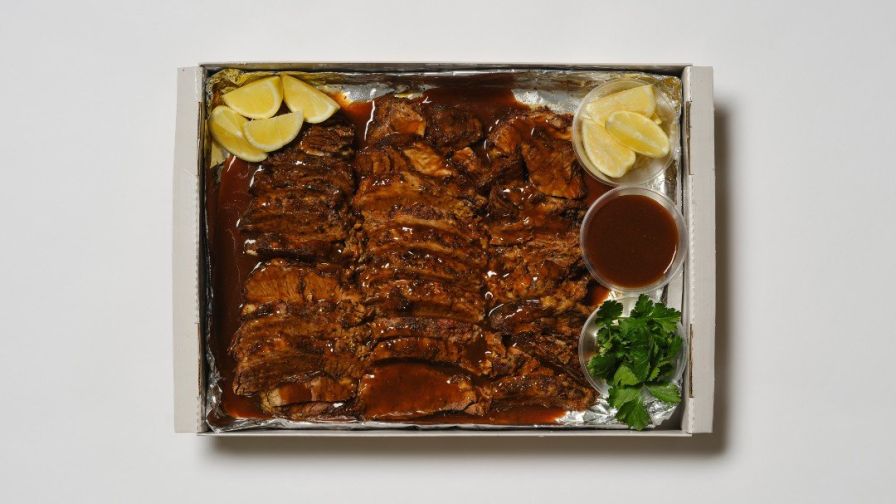 Warm Texas beef brisket slices 2.5kg