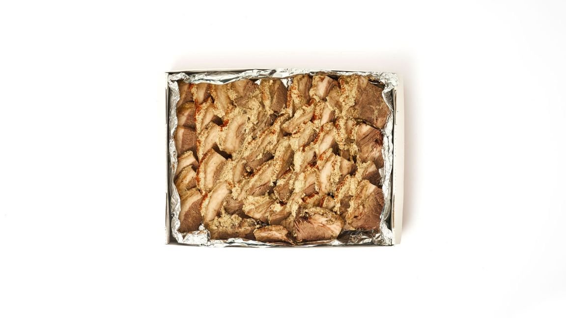 Warm Texas beef brisket slices 2.5kg
