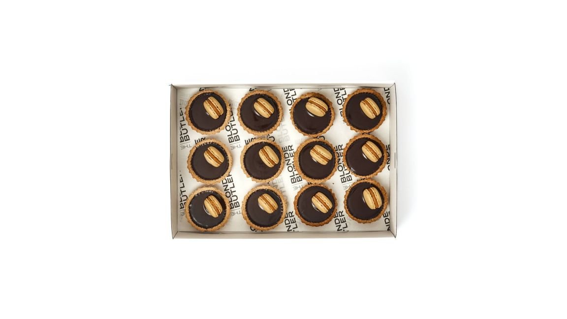 Chocolate & Salted Caramel Macaron Tarts