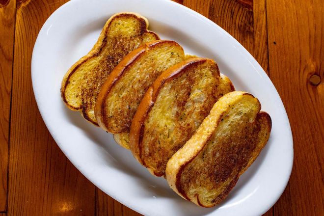 Garlic Toast (8-10)