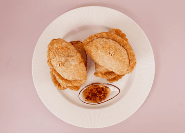 Curry Puff w/ Pea, Potato & Sweet Chilli Sauce - Platter of 6
