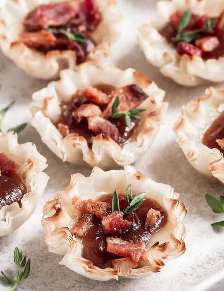 Phyllo bites with brie and cranberry apple compote