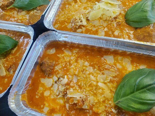 Ready Made  Meals -Creamy Marinara Italian Meatballs with Penne Pasta ,serves 1 Micro 8 x 16cm