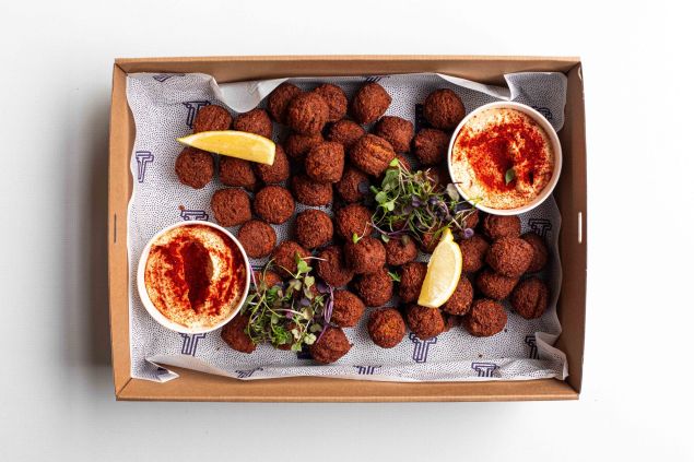 FALAFEL W/ PAPRIKA HUMMUS
