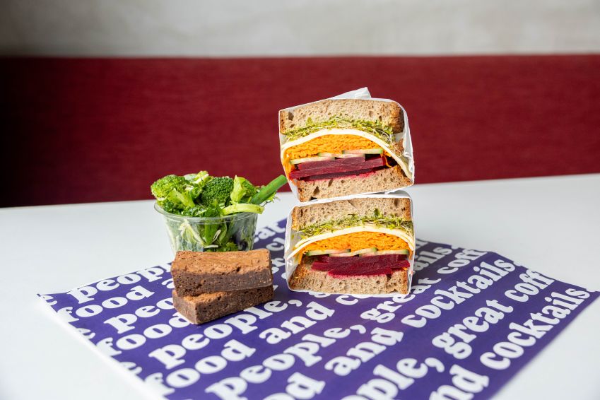 TT's CLASSIC LUNCH BOX - SALAD SANGA